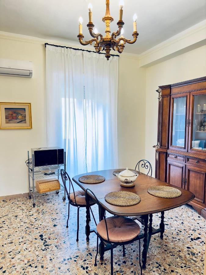 Elegant Apartment In City Center Cagliari Exterior foto